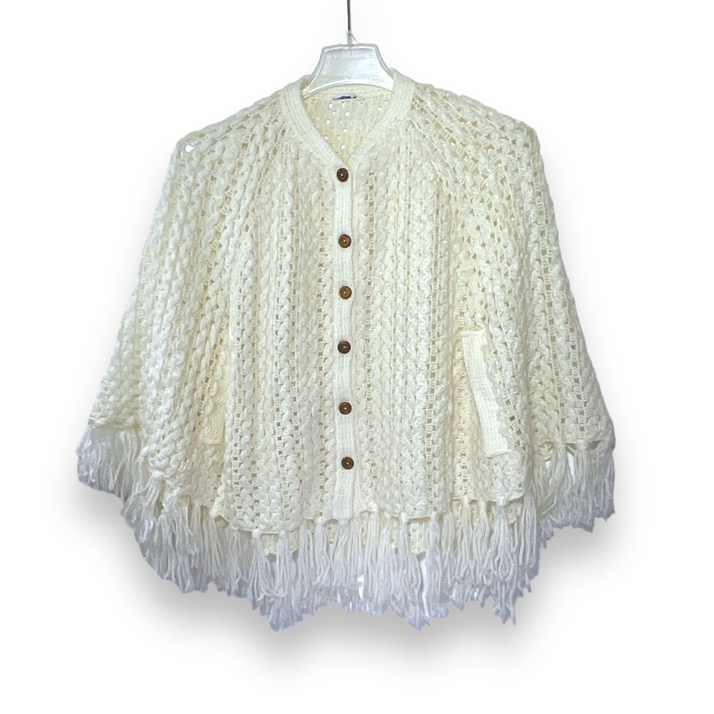 Vintage Sweater Poncho Cape Cream White Knit Shawl Fringe Wood Buttons‎ One Size